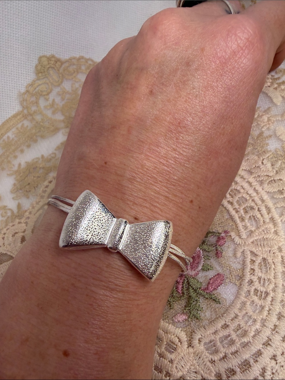 925 Sterling Silver Oversized Bow Triple Snake Chain Bracelet Coquette - Picture 3 of 7